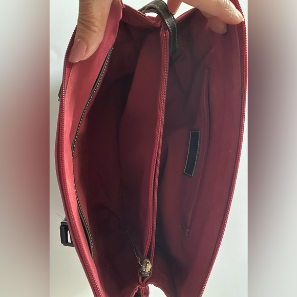 Etienne Aigner Red Tote Bag with Structured Design and Gold Hardware - Picture 11 of 16